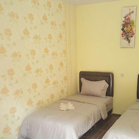 מאלאנג Adel'S Guest House מראה חיצוני תמונה